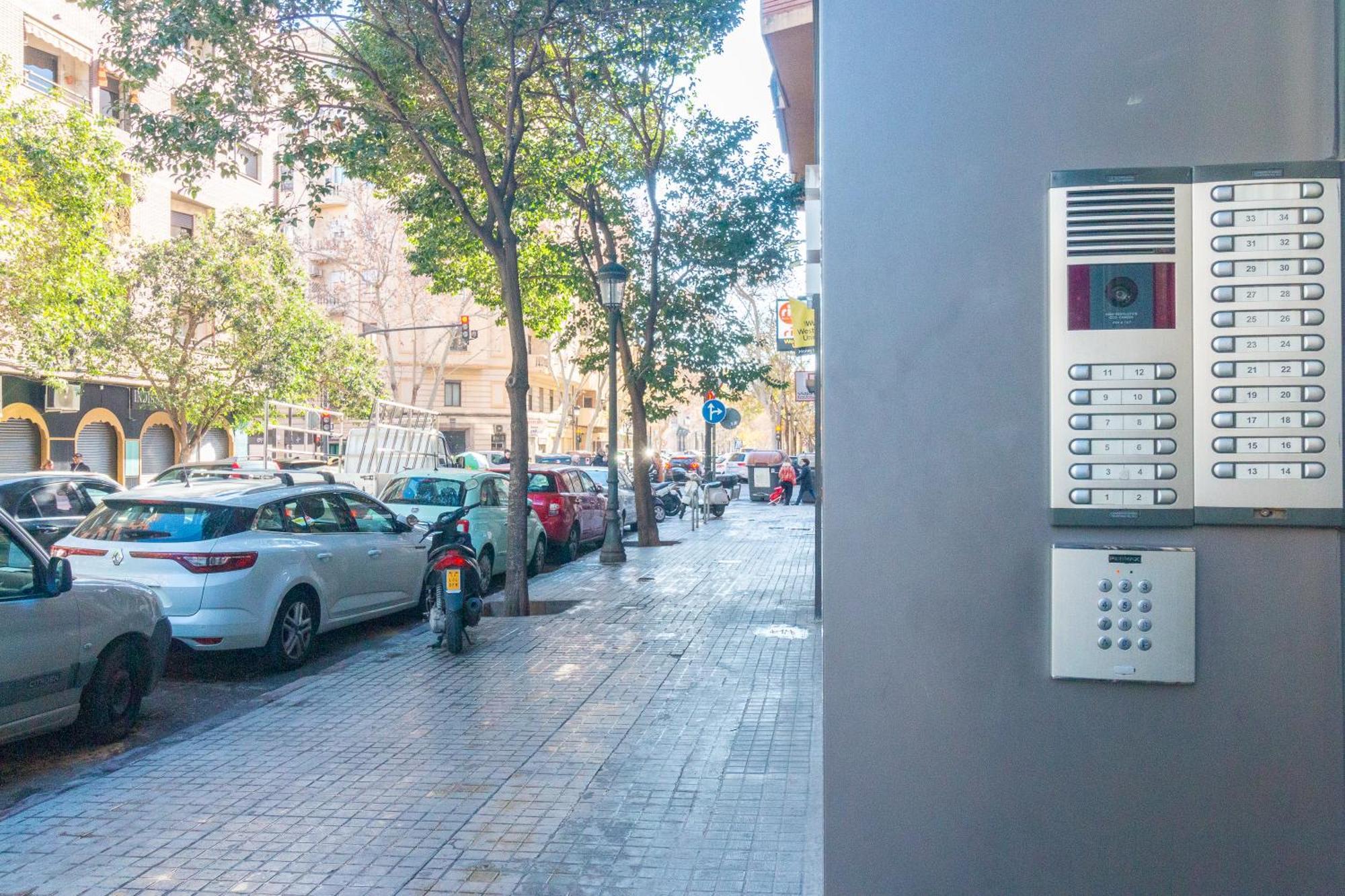 Bet Apartments - Abastos Valencia Luaran gambar